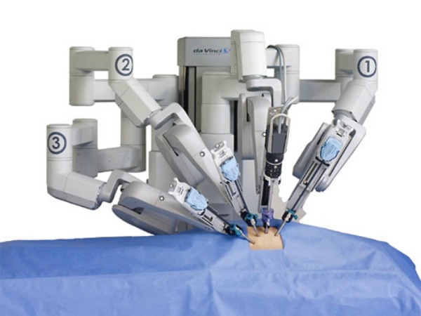davinci-robotic-surgery-large1-1.jpg
